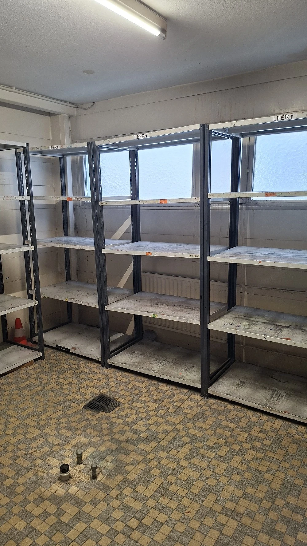 Kellerregal Lagerregal Metallregal Regal aus Metall Schwerlastregal Tragkraft bis 150 kg je Fach