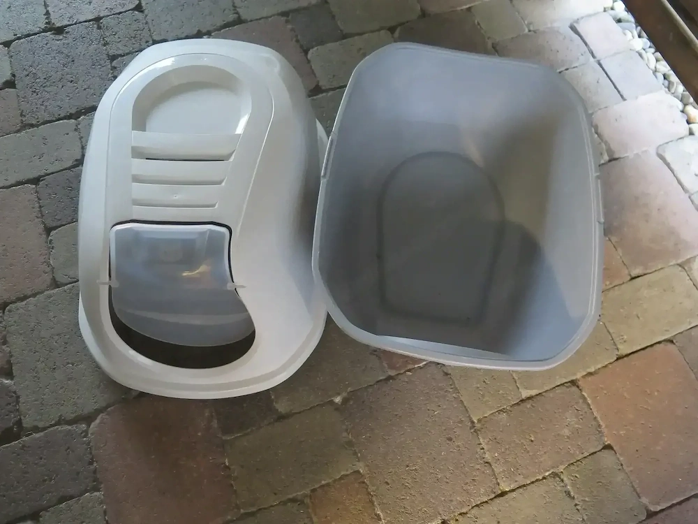 zu verschenken, Katzen-WC mit Abdeckung