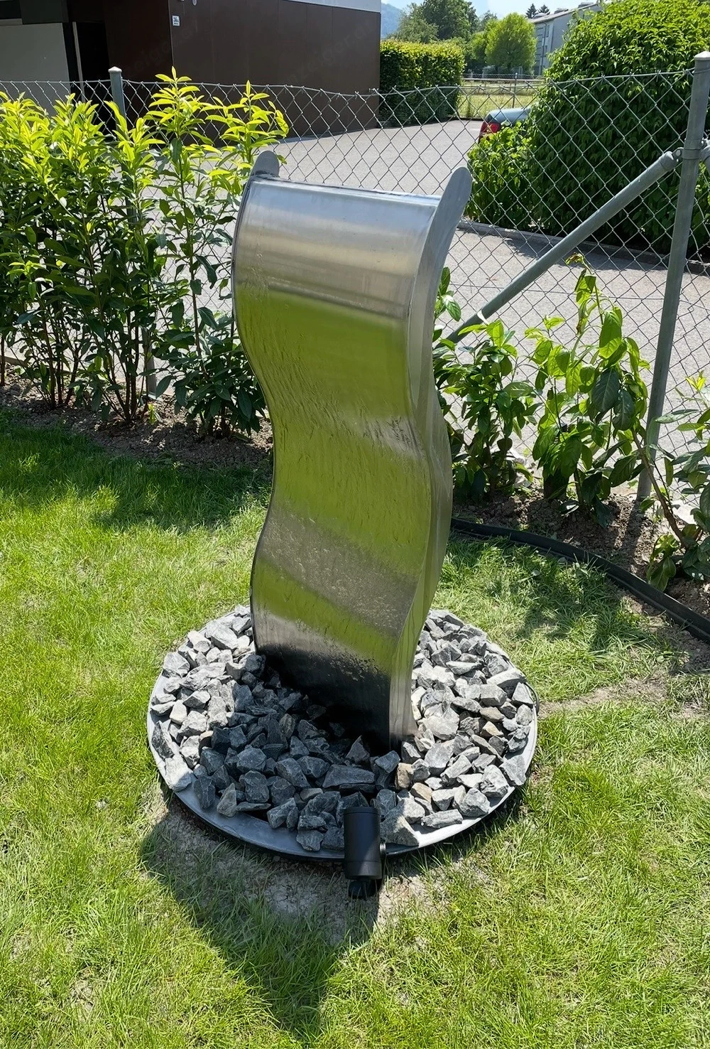 Brunnen mit Wassertank