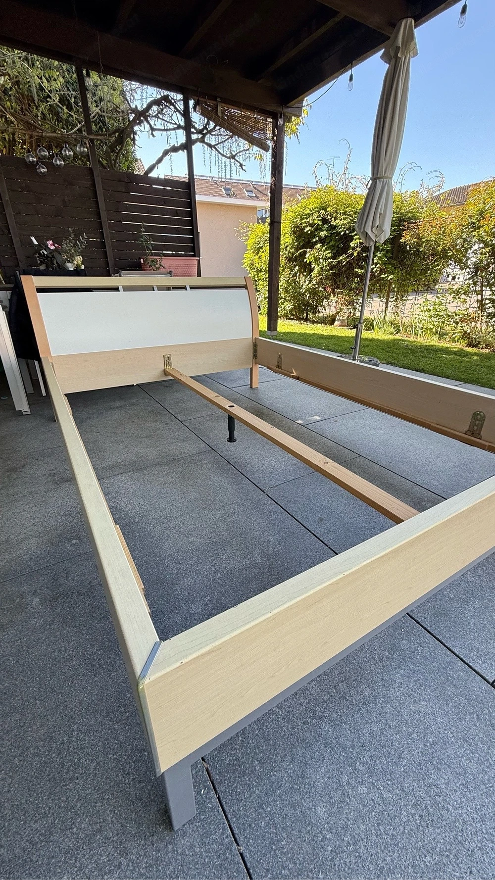 Bett 140 x 200 zu verschenken