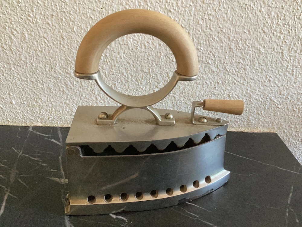 Bügeleisen alt mit Einsatz