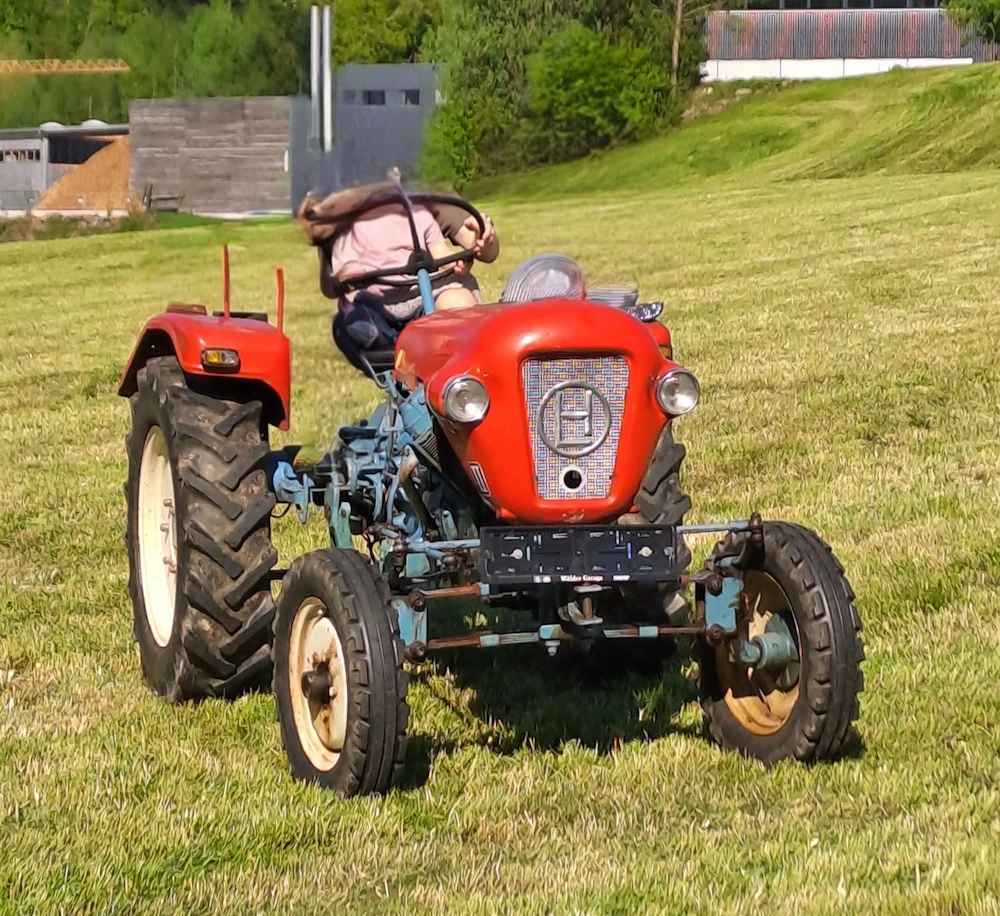 Oldtimer  Traktor zu verkaufen.