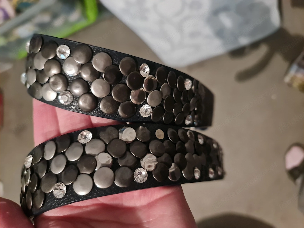 Ledergürtel mit Steinchen