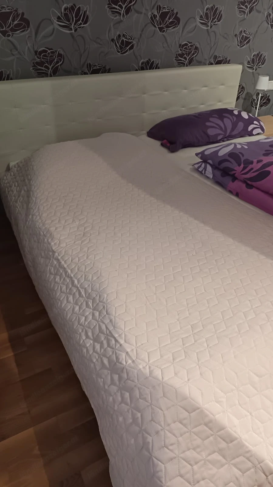 Bett inkl. Lattenrost und Matratzen 