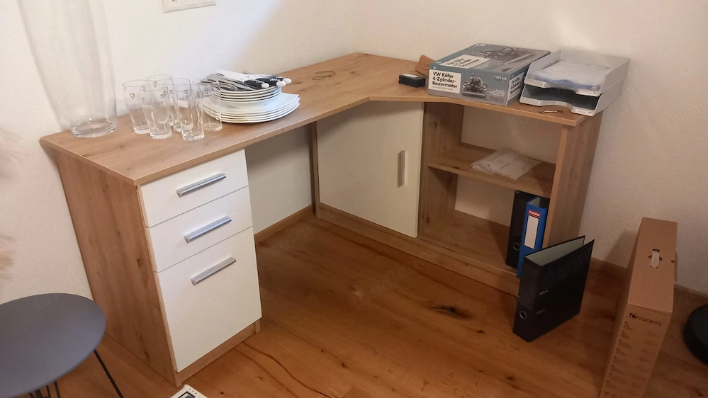 Schreibtisch