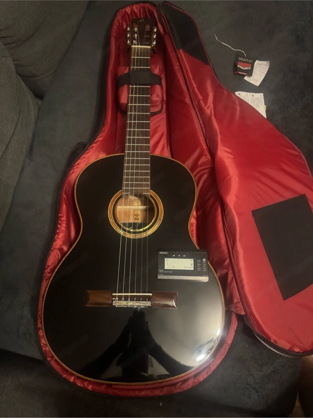 Guitar strung with SAVAREZ strings