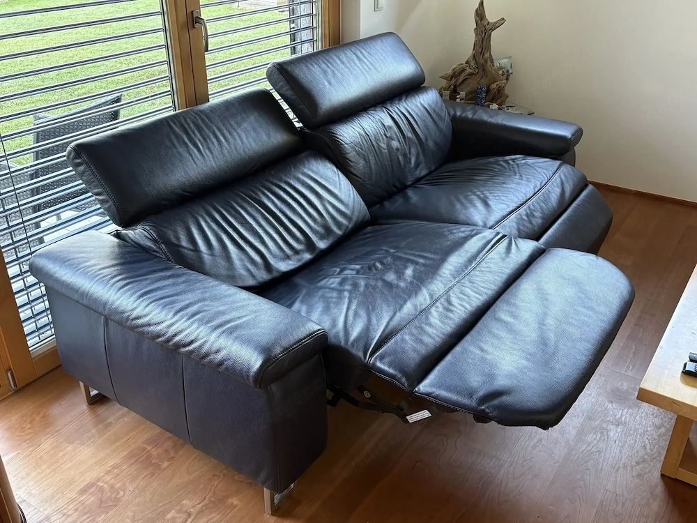 Top Fernsehcouch aus Leder, elektrische Relaxfunktion!