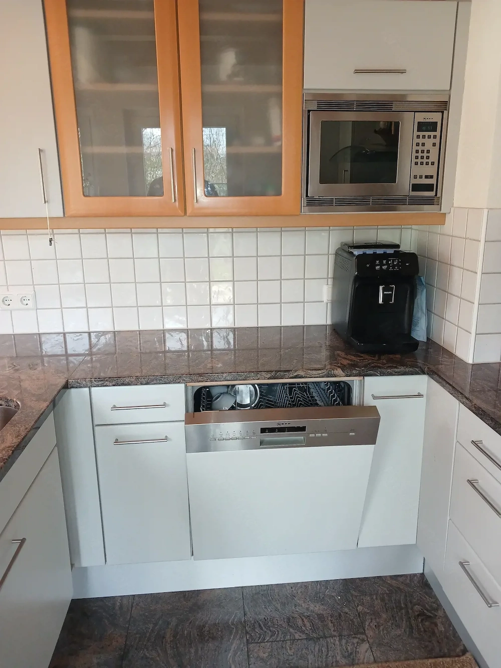 Verkaufe eine Küche mit Geräten 