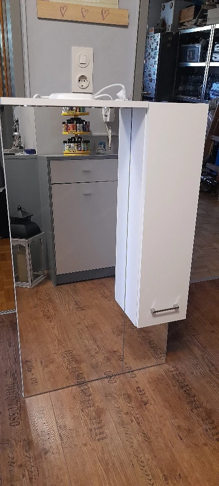 Spiegelschrank mit Beleuchtung 