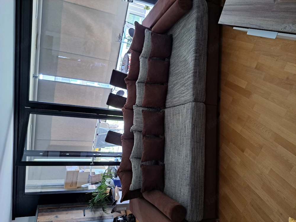Mega Große Sofa mit 20 Polster