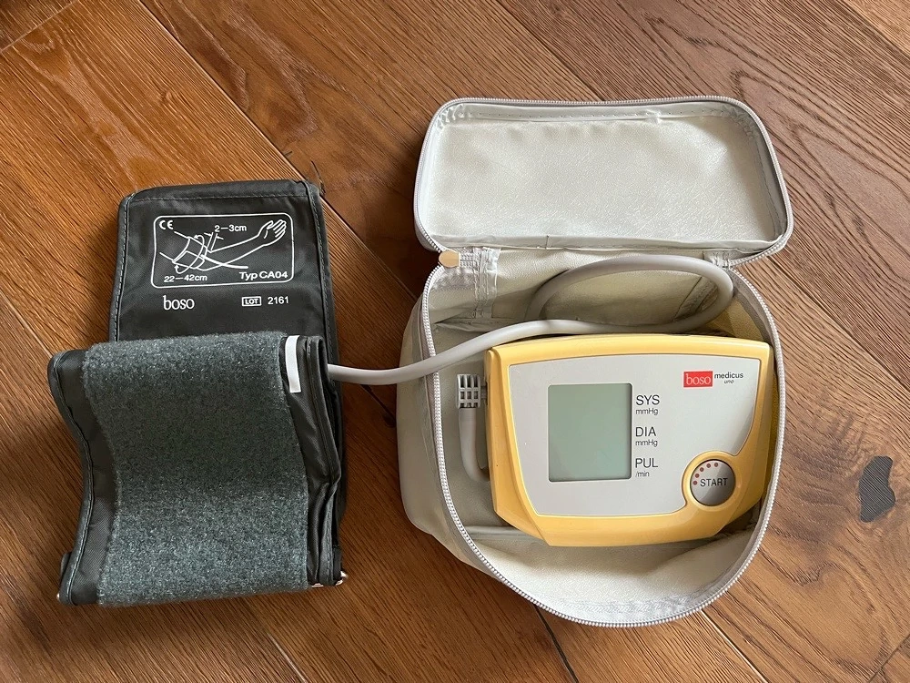 Blutdruckmessgerät für Oberarm