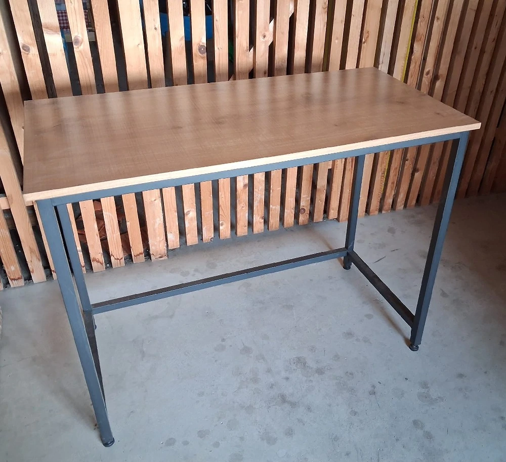 Schreibtisch 100x50x76cm (L BxH)