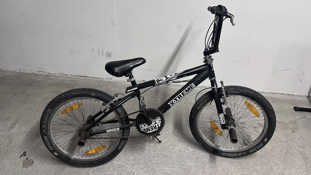 BMX mit 6 Stk. Axlepacks, inkl. Seitenständer 