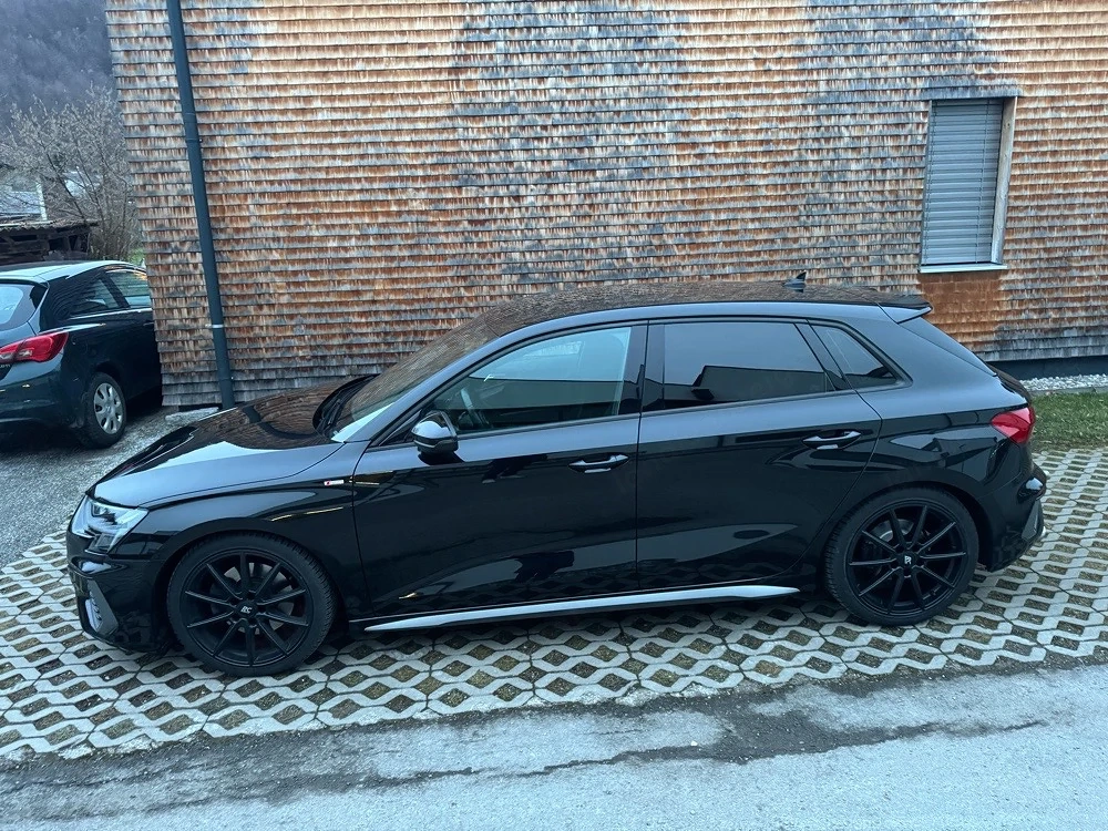 Audi A3 35 Tfsi S-Line, 8-fach bereift, Auspuffanlage, minimal tiefer gelegt, schwarzer Grill Logo