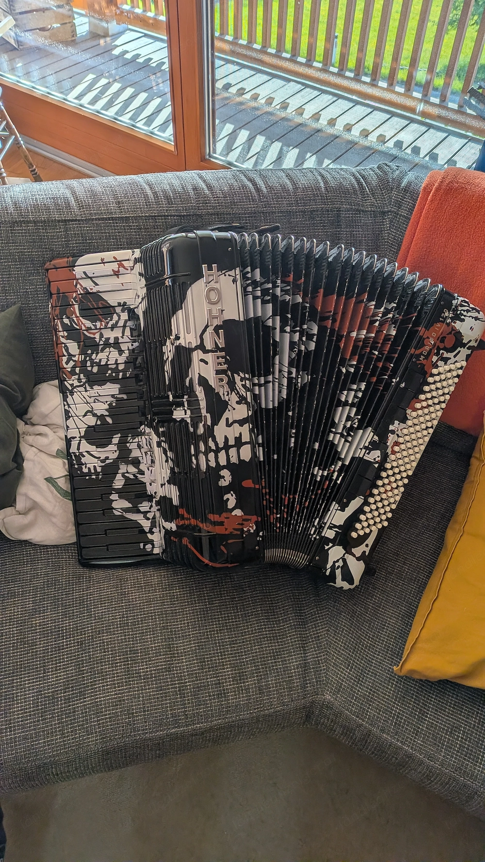 Hohner Morino IV 120 Customized 