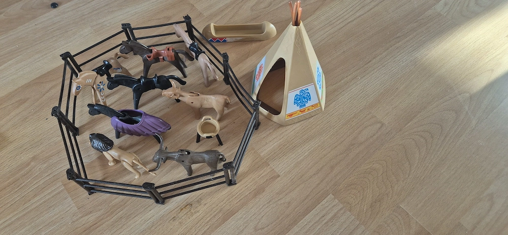 Playmobil Pferde mit Gehege und Indianerzelt