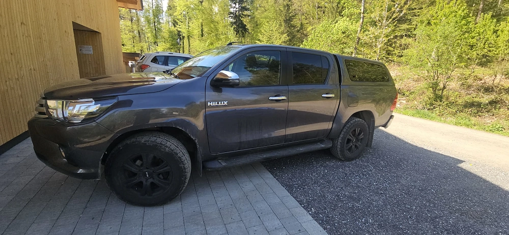 Toyota Hilux Aktiv Automatik 2,4l D-4D Pickups mit Harttop