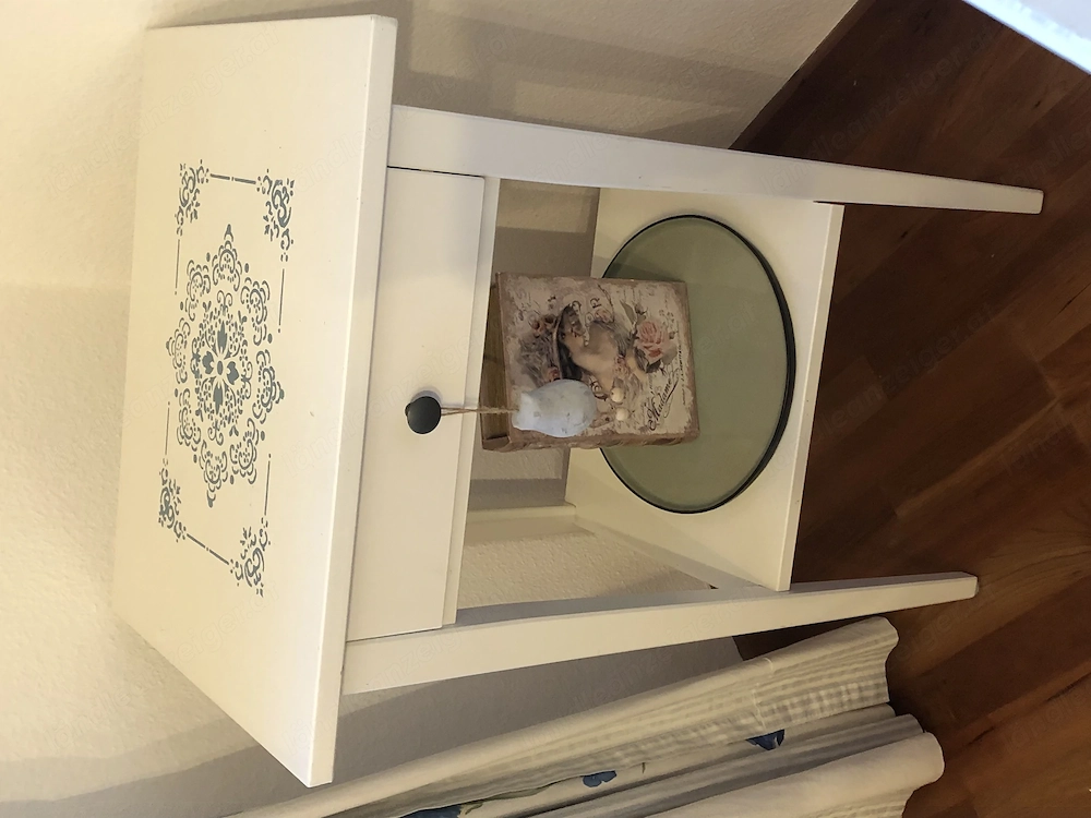 Möbel, Beistelltischchen