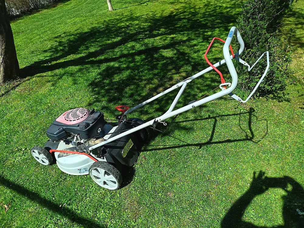 Benzin Rasenmäher