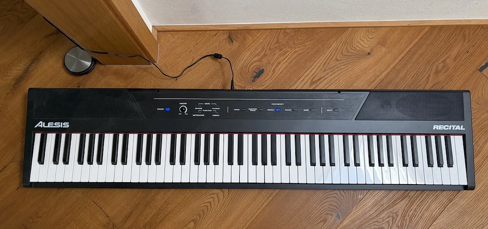 E-Piano inkl. Ständer