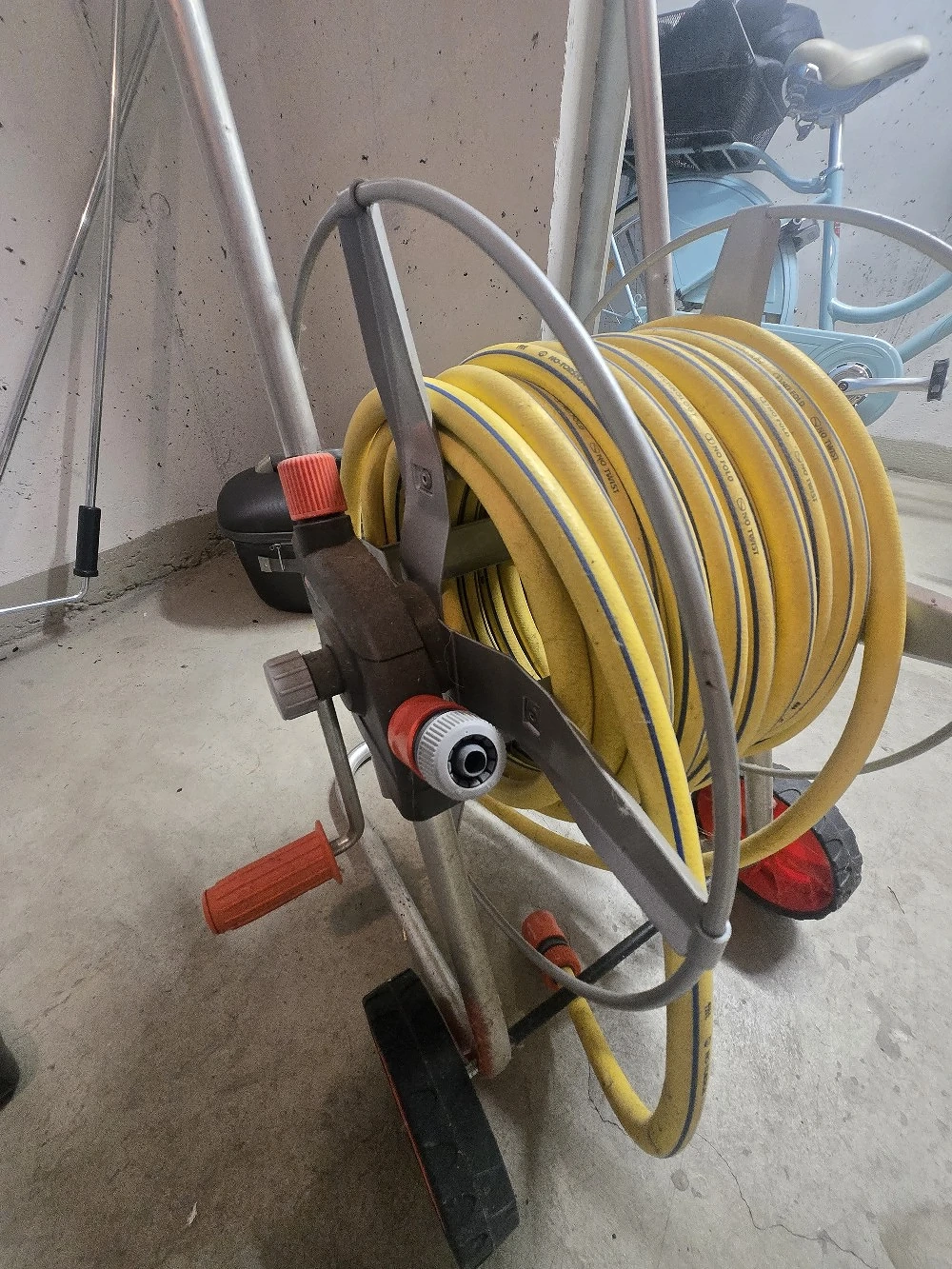 Gartenschlauch mit Trommel