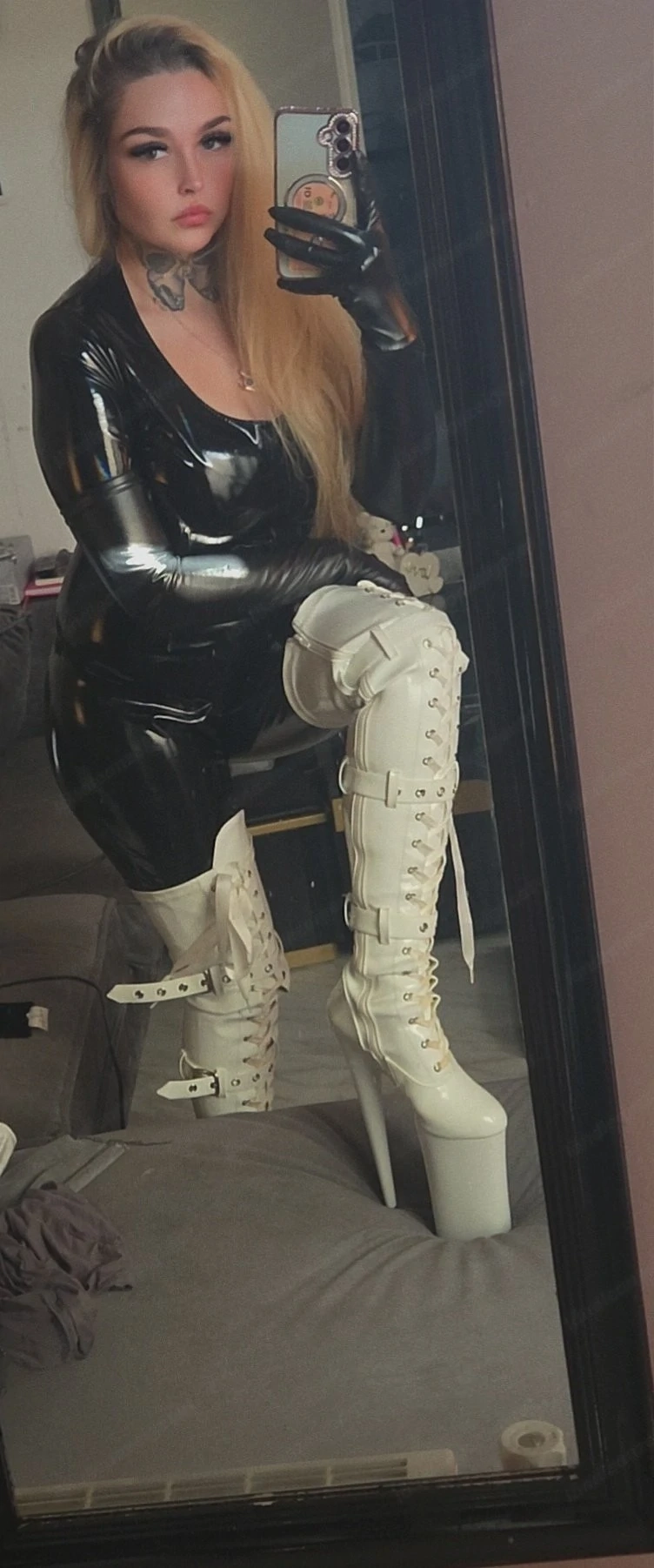 Anfänger und erfahrene devote Männer sind herzlich willkommen