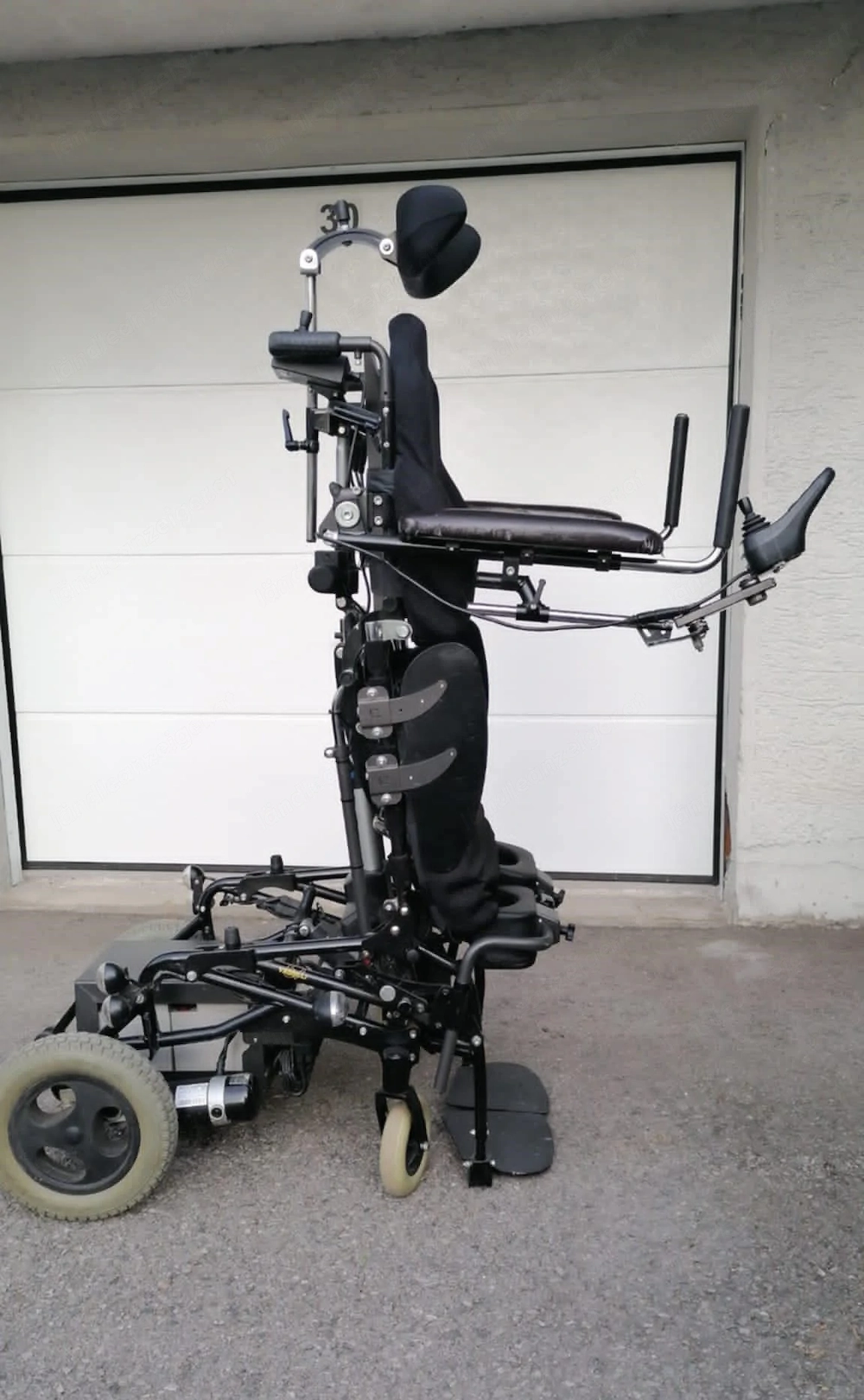 Elektrorollstuhl mit Stehfunktion & Begleitsteuerung - Vassilli Profi inkl. ROHO