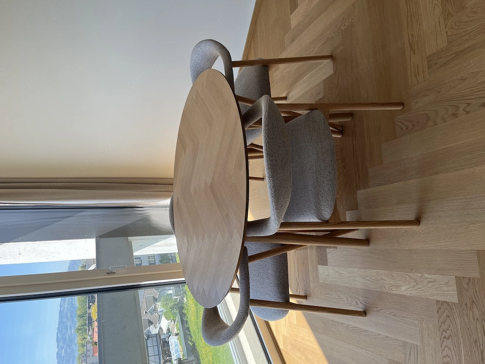 Massivholz Tisch mit 4 Stühlen