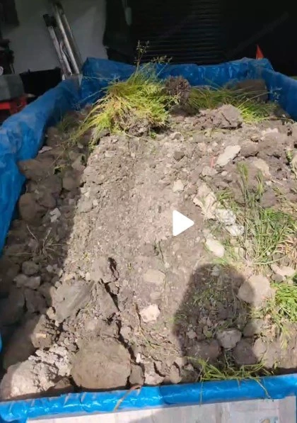 Aushubmaterial, 3 Anhänger zu 1x2 Meter groß