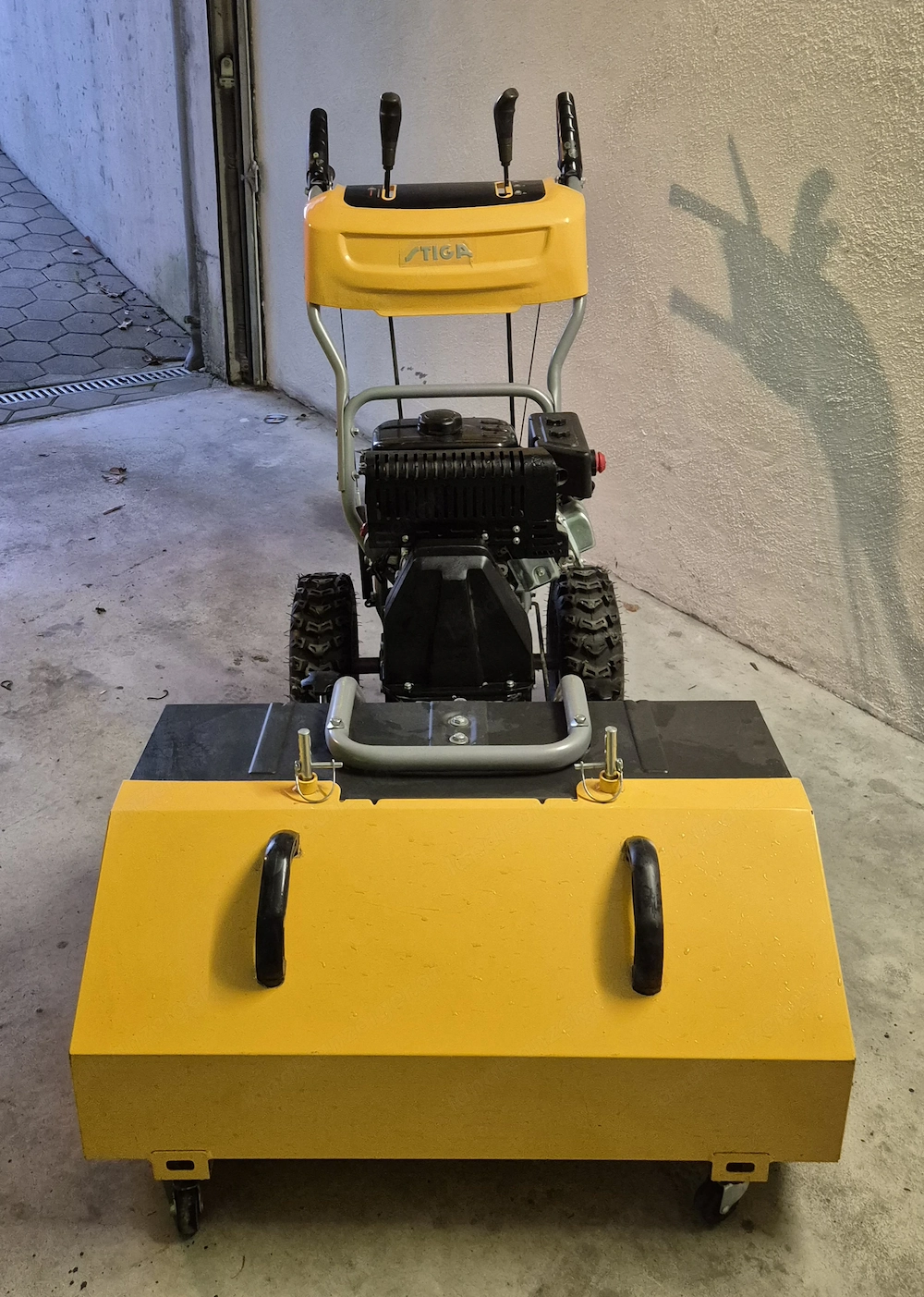 Benzinkehrmaschine Stiga