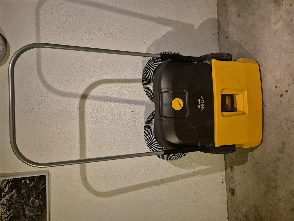 Stiga Kehrmaschine