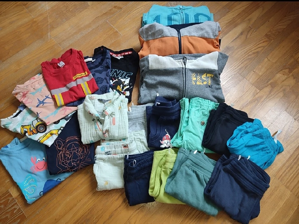 Jungs Sommer Paket Größe 110 116 T-Shirt Sweatjacke kurze Hose