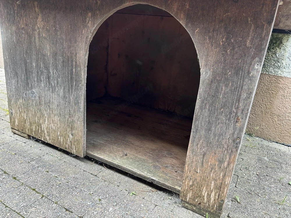 Hundehütte zu verschenken