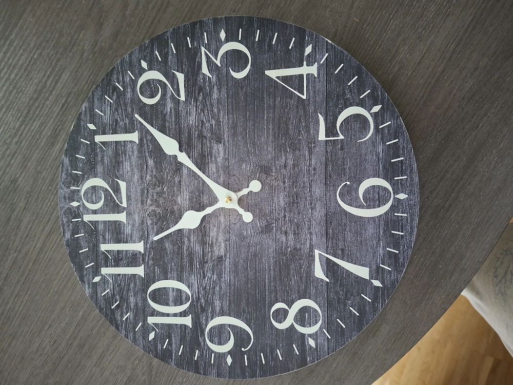 Wanduhr zu verkaufen