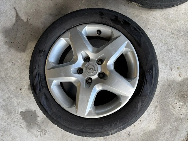 Felgen mit Sommerreifen 205 55R 16