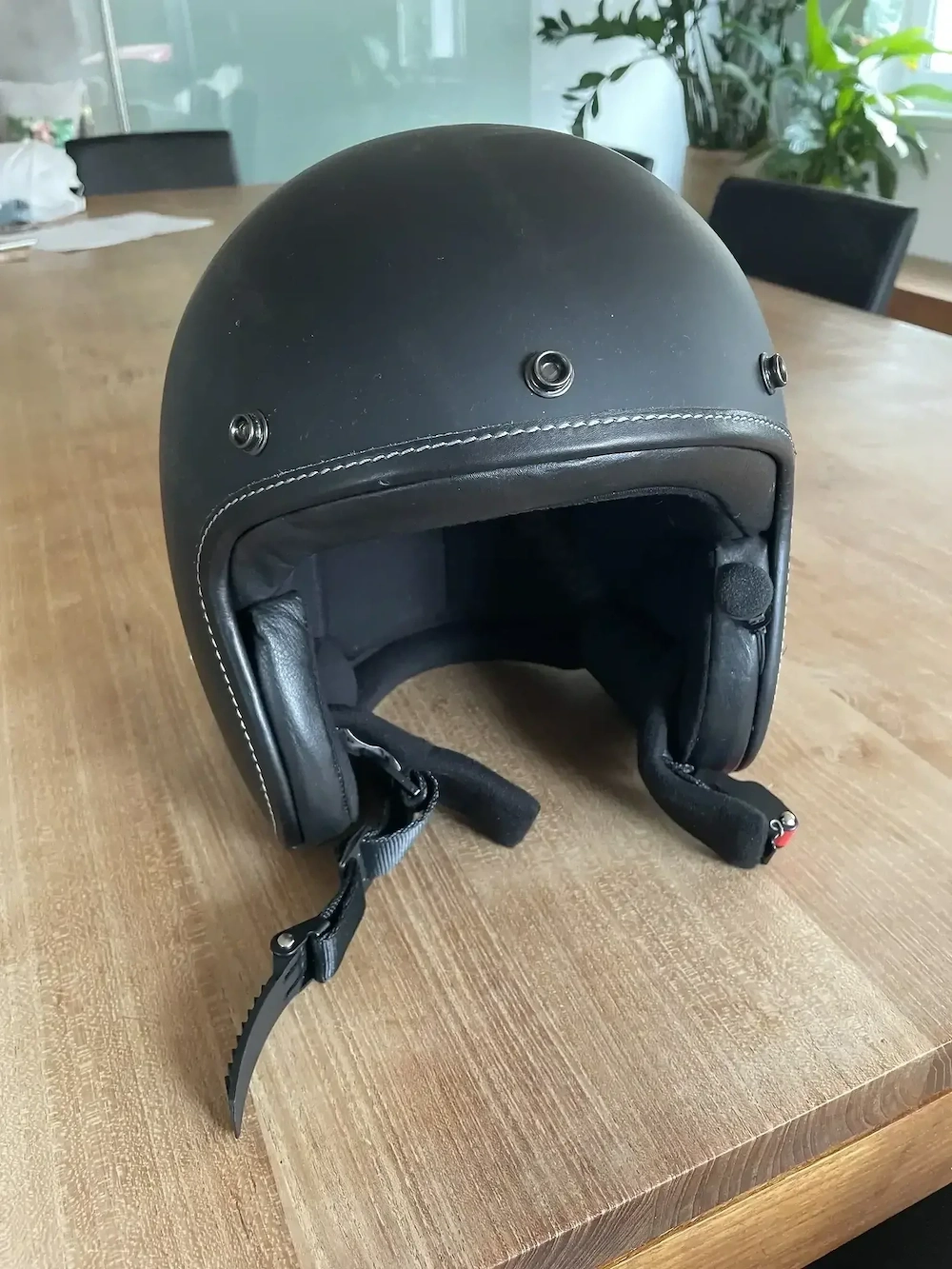 Vespa Jethelm mit Freispecheinrichtung