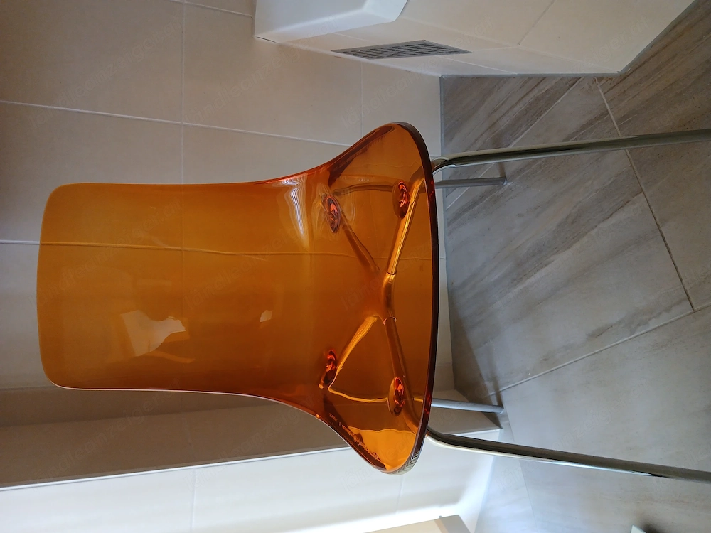 Stuhl Kunststoff, Farbe orange, ideal für Bad