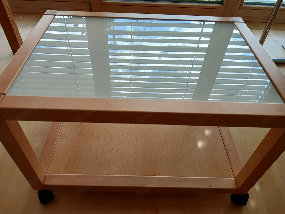 Beistelltisch mit satinierter Glasplatte auf 4 Rollen