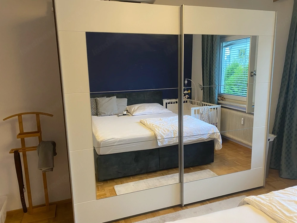 Kleiderschrank zu verschenken 