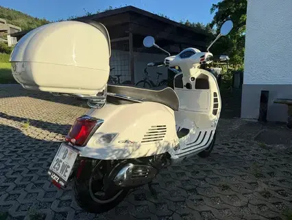 Vespa 300 GTS Super