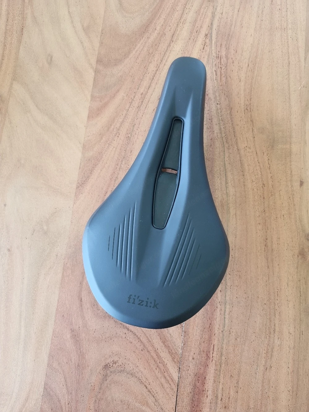 Fahrrad Sattel *neu* Fizik 140 mm