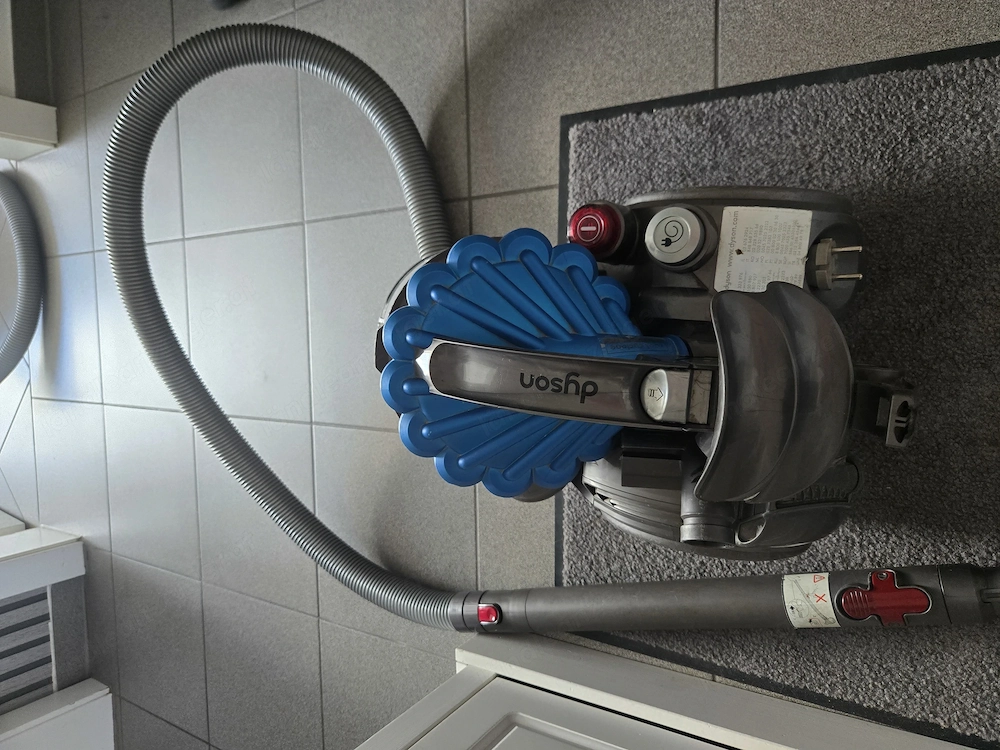 Dyson Staubsauger, voll funktionstüchtig 