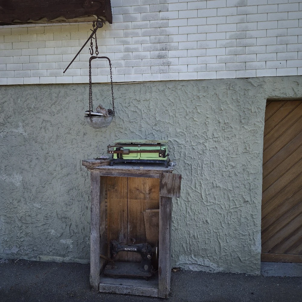 Nähmaschine und Waagen