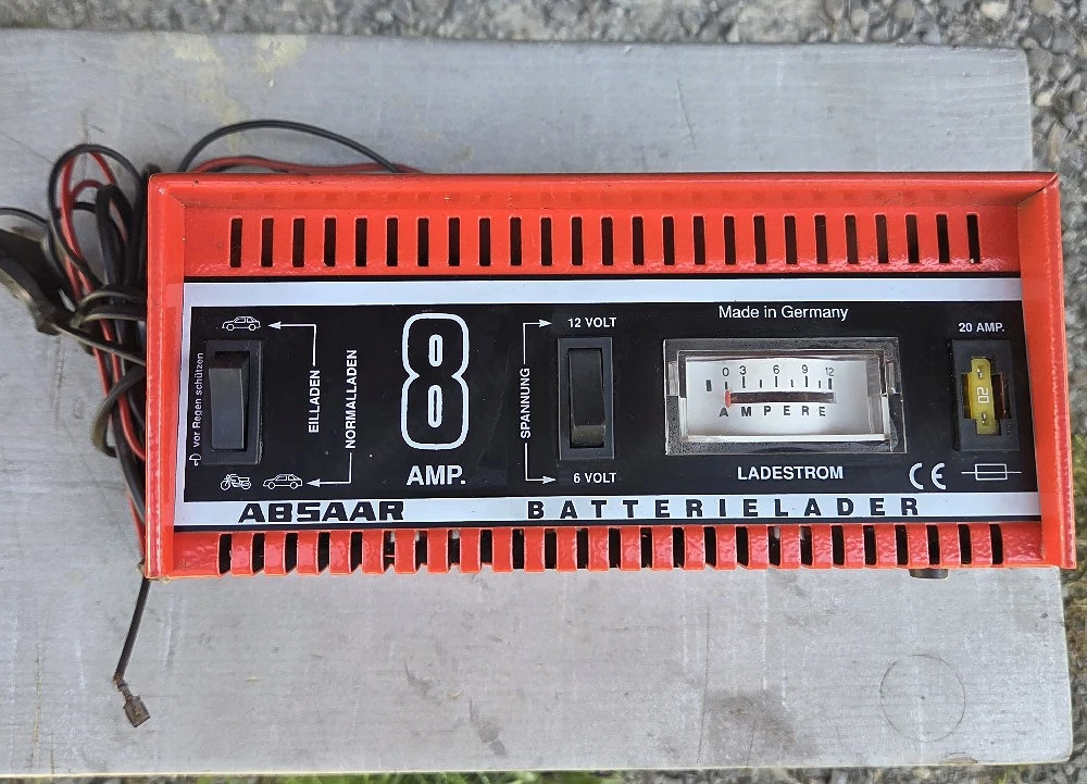 6 12V-8A Batterieladegerät