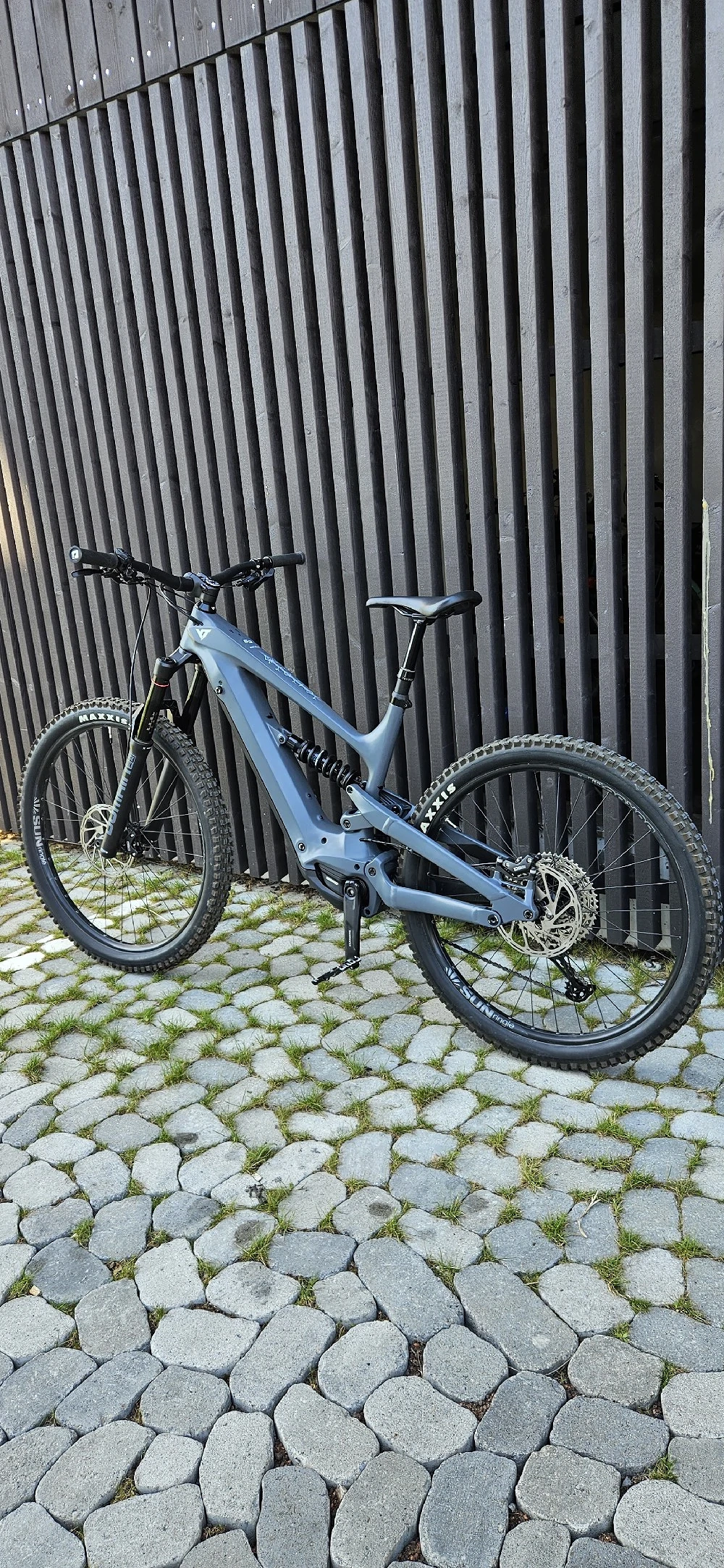 YT Decoy MX Comp 29 (L)   Carbon E-MTB