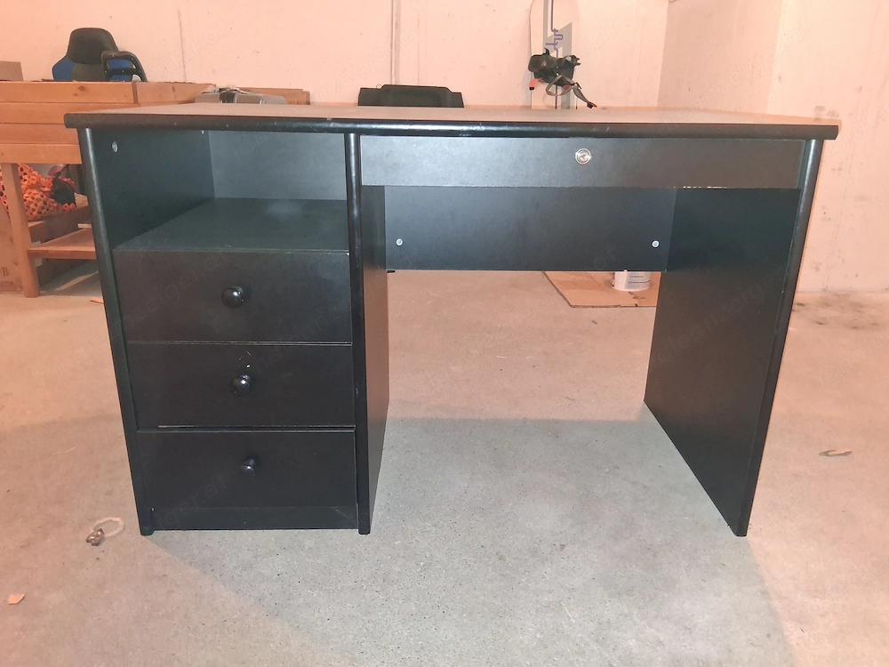 Verschenke Schreibtisch