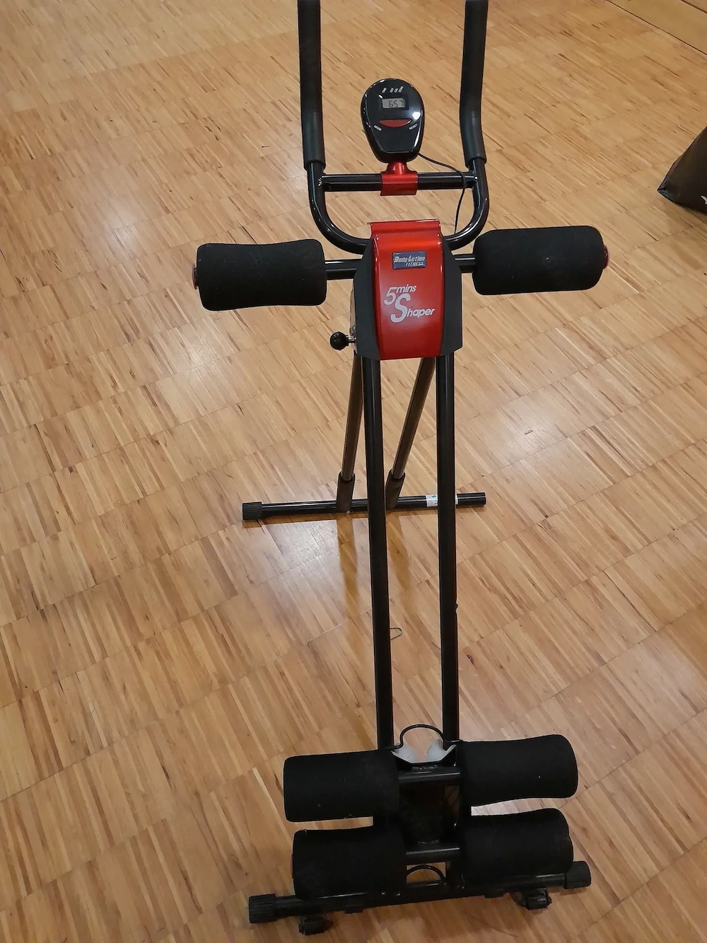 Fitnessgerät für verschiedene Übungen