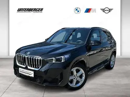 BMW X1 sDrive20i M-Sportpaket // Panorama Glasdach // Anhängerkupplung // Head-Up