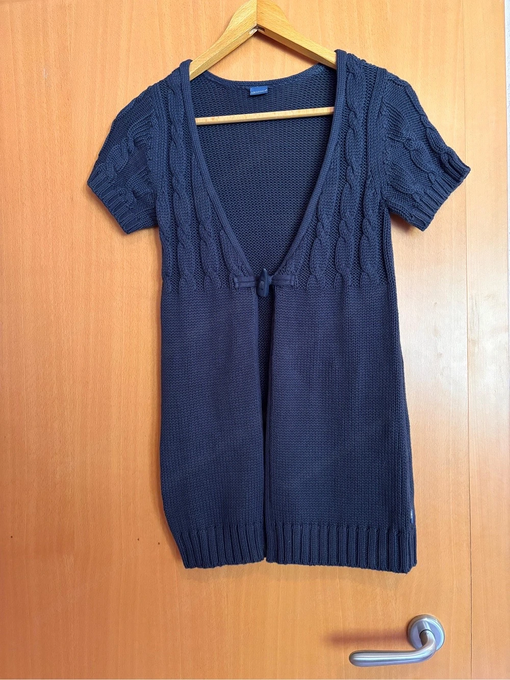 Dunkelblaue Strickjacke