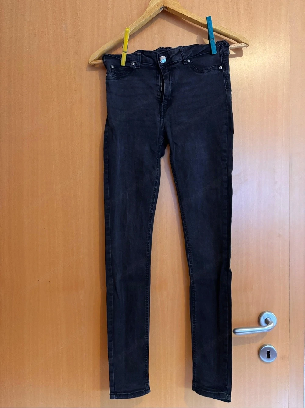 Schwarze Jeanshose